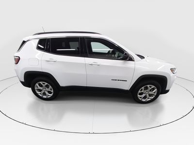 2024 Jeep Compass — photo 8 view