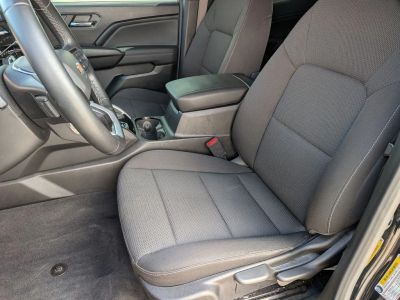 2024 Chevrolet Colorado — photo 11 view