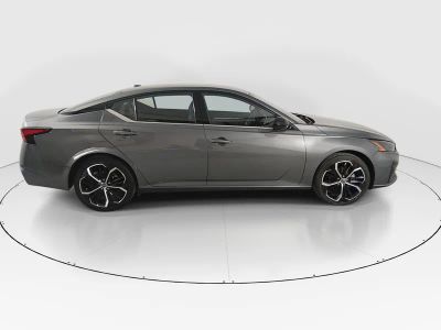 2025 Nissan Altima - Photo 8