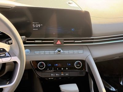 2024 Hyundai Elantra SEL - Photo 18