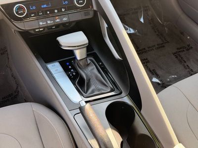 2024 Hyundai Elantra SEL - Photo 19