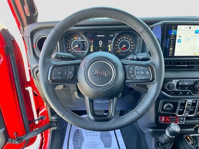 2025 Jeep Wrangler - Photo 11