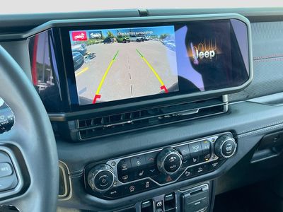 2025 Jeep Wrangler - Photo 14
