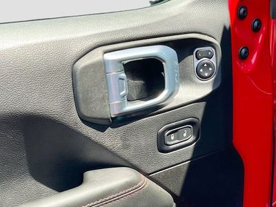 2025 Jeep Wrangler - Photo 18
