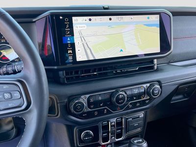 2025 Jeep Wrangler - Photo 13