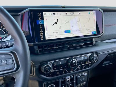 2025 Jeep Wrangler - Photo 16