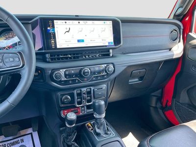 2025 Jeep Wrangler - Photo 23