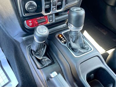 2025 Jeep Wrangler - Photo 17