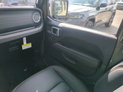 2026 Jeep Gladiator — photo 19 view