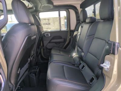 2026 Jeep Gladiator — photo 16 view