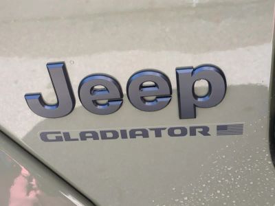 2026 Jeep Gladiator — photo 15 view