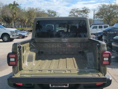 2026 Jeep Gladiator — photo 13 view