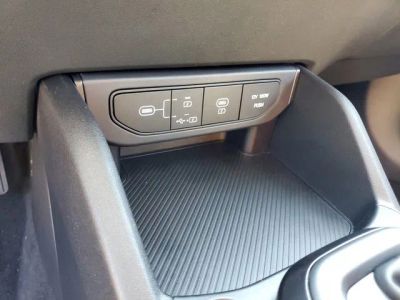 2025 Kia K4 — photo 18 view