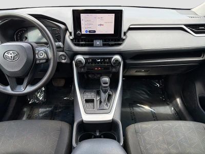 2024 Toyota RAV4 — photo 17 view