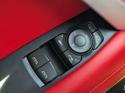2022 Chevrolet Camaro - Photo 18