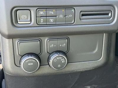 2022 Chevrolet Suburban - Photo 15