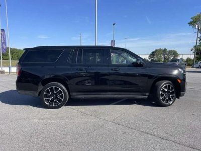2022 Chevrolet Suburban - Photo 2