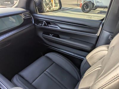 2026 Jeep Grand Wagoneer — photo 17 view