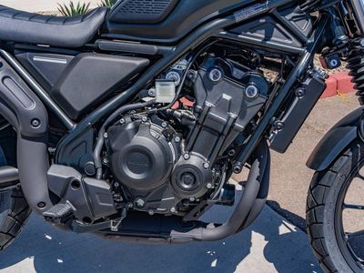 2025 Honda SCL500 - Photo 11