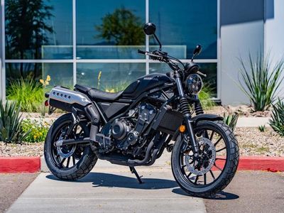 2025 Honda SCL500 - Photo 1