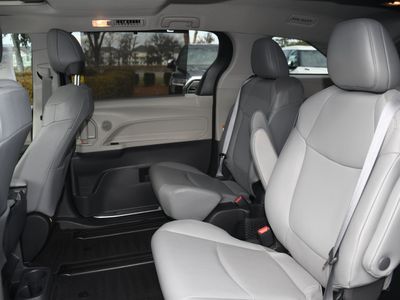 2023 Toyota Sienna - Photo 16
