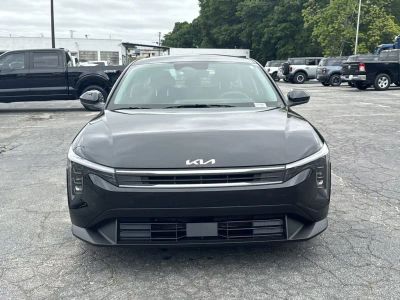 2025 Kia K4 - Photo 2