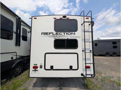 2021 Grand Design Reflection — engine compartment view