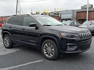 2019 Jeep Cherokee — rear three-quarter view