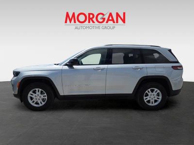 2024 Jeep Grand Cherokee — engine compartment view