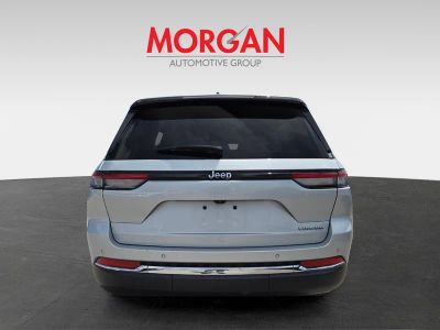 2024 Jeep Grand Cherokee — interior view