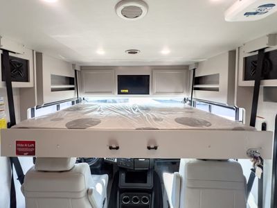 2026 Fleetwood BOUNDER - Photo 4