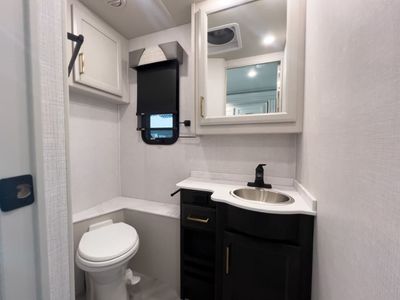 2026 Fleetwood BOUNDER - Photo 17