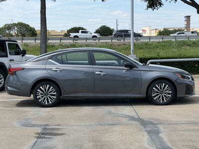 2025 Nissan Altima - Photo 3