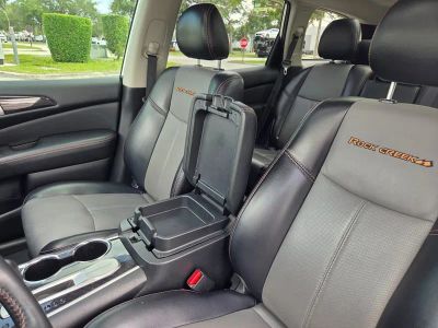 2020 Nissan Pathfinder — photo 24 view