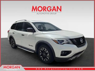2020 Nissan Pathfinder SL in White — front three-quarter view