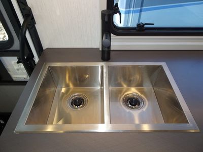 2026 Winnebago NAVION - Photo 13