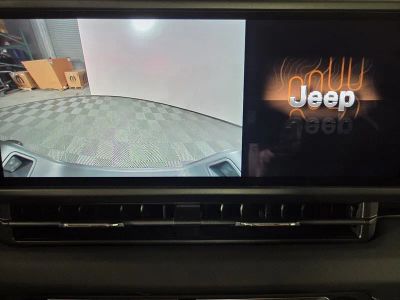 2026 Jeep Gladiator — photo 10 view
