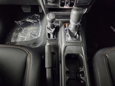 2026 Jeep Gladiator — photo 11 view