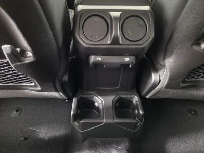 2026 Jeep Gladiator — photo 18 view