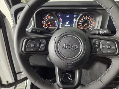 2026 Jeep Gladiator — photo 12 view