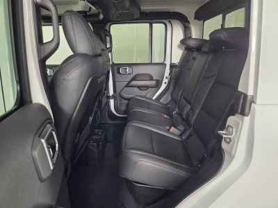 2026 Jeep Gladiator — photo 17 view