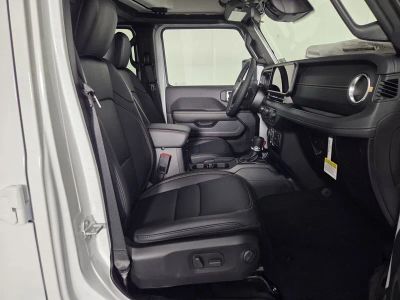 2026 Jeep Gladiator — photo 20 view