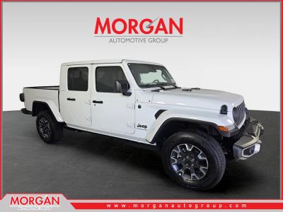 2026 Jeep Gladiator Sahara in White/off-white — front three-quarter view
