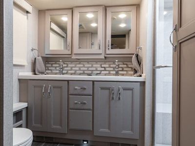 2023 Thor Motor Coach Venetian B42 - Photo 41