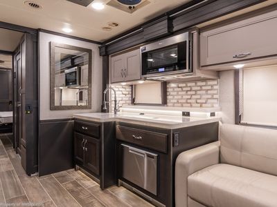 2023 Thor Motor Coach Venetian B42 - Photo 15