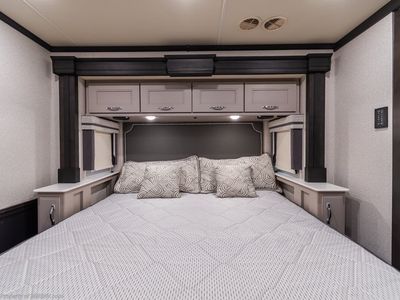 2023 Thor Motor Coach Venetian B42 - Photo 36