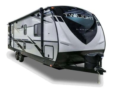 2022 Cruiser Twilight Signature — front three-quarter view