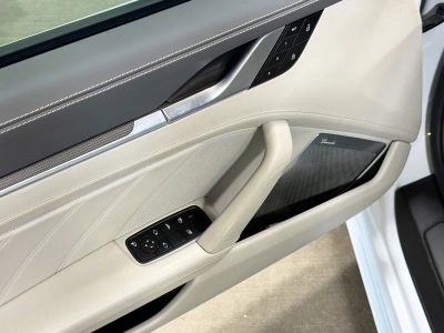 2023 Porsche 911 — photo 21 view