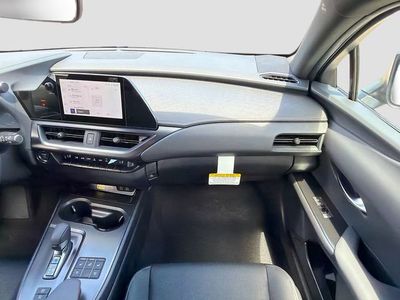 2026 Lexus UX - Photo 18