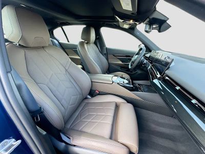 2025 BMW 5 Series — photo 26 view